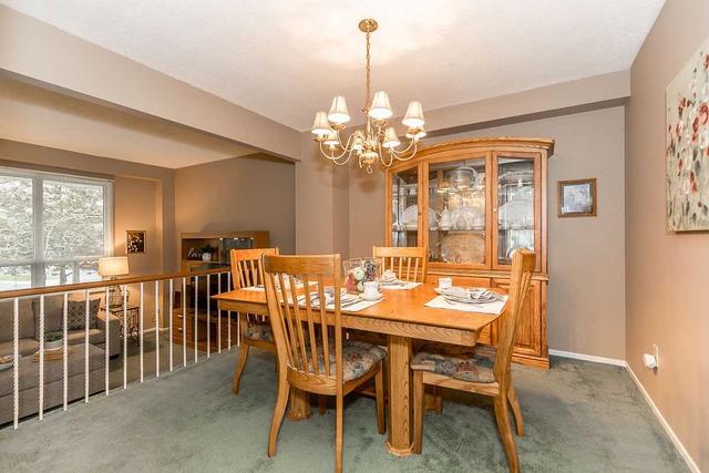 109 Poplar Cres, Condo with 4 bedrooms, 2 bathrooms and 2 parking in Aurora ON | Image 5