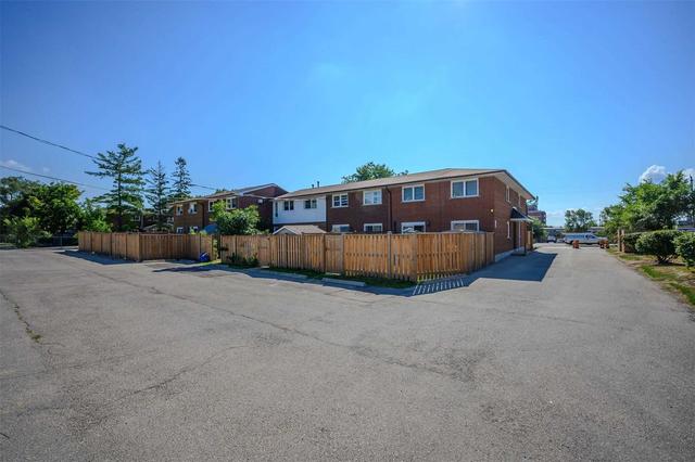 6 - 2027 Bluefields Dr, Townhouse with 2 bedrooms, 1 bathrooms and 2 parking in Burlington ON | Card Image