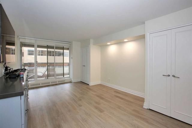 1005 - 61 St Clair Ave W, Condo with 2 bedrooms, 2 bathrooms and 2 parking in Toronto ON | Image 7