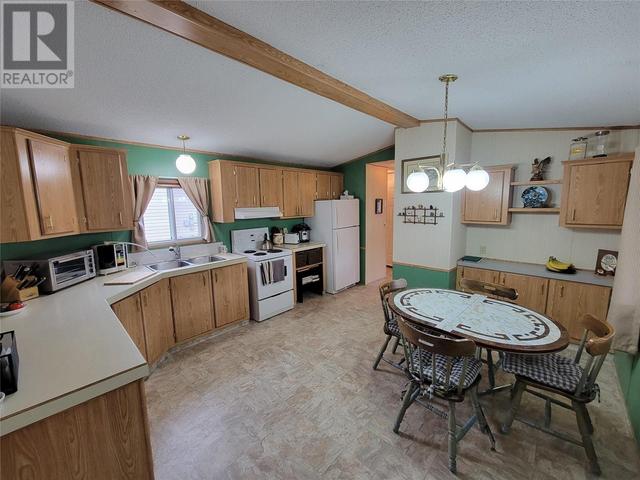 715 10th Avenue, House detached with 2 bedrooms, 2 bathrooms and null parking in Keremeos BC | Image 8