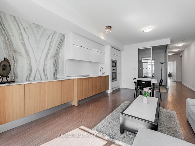 3507 - 21 Iceboat Terr, Condo with 1 bedrooms, 1 bathrooms and 1 parking in Toronto ON | Image 6