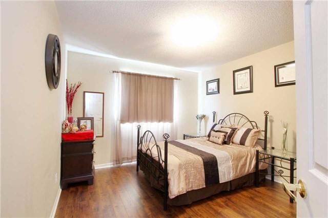 7227 Para Pl, House semidetached with 3 bedrooms, 3 bathrooms and 3 parking in Mississauga ON | Image 12