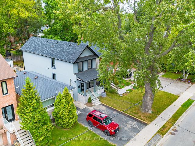 94 Lake Cres, House detached with 4 bedrooms, 4 bathrooms and 1 parking in Toronto ON | Image 30