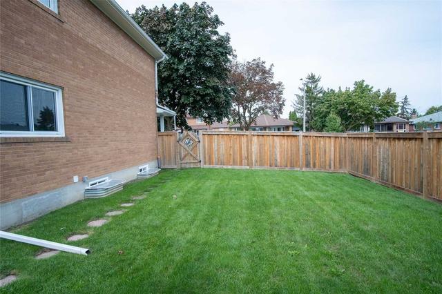 3525 Birchmeadow Cres, House semidetached with 4 bedrooms, 2 bathrooms and 3 parking in Mississauga ON | Image 24