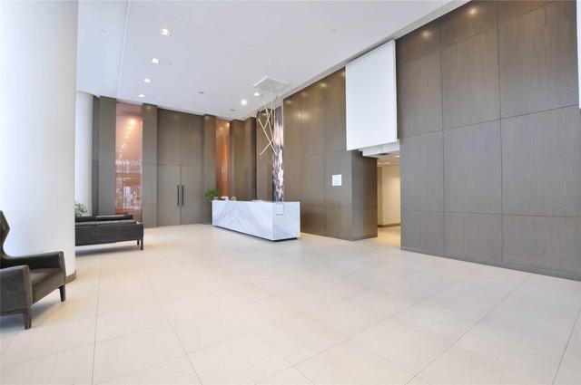 1512 - 121 Mcmahon Dr, Condo with 1 bedrooms, 1 bathrooms and 1 parking in Toronto ON | Image 3