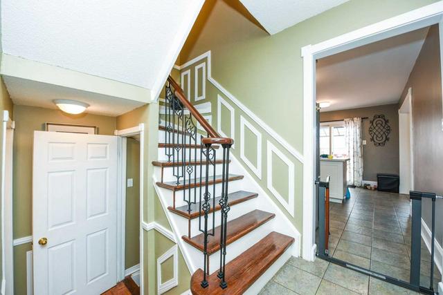 58 Twin Pines Cres, House detached with 3 bedrooms, 3 bathrooms and 4 parking in Brampton ON | Image 3