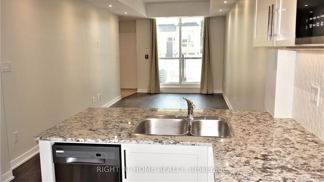 5 - 14 Marquette Ave, Townhouse with 2 bedrooms, 2 bathrooms and 1 parking in Toronto ON | Image 2