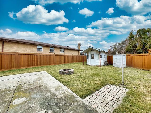 2258 Promenade Crt, House semidetached with 3 bedrooms, 3 bathrooms and 5 parking in Mississauga ON | Image 32
