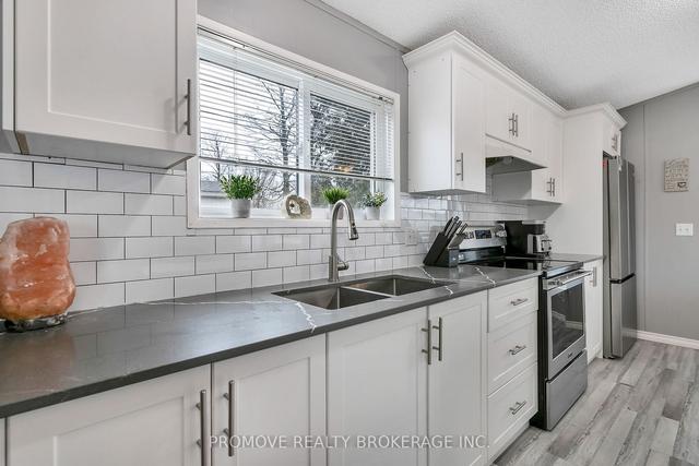11 Pine Lane, Condo with 3 bedrooms, 2 bathrooms and 3 parking in Puslinch ON | Image 6