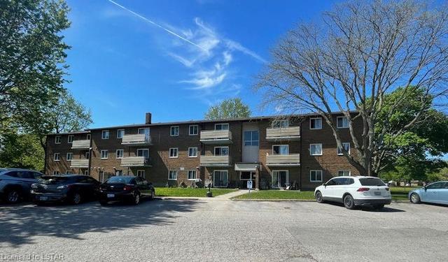 207 - 57 Baldoon Road, House attached with 2 bedrooms, 1 bathrooms and 1 parking in Chatham Kent ON | Image 1