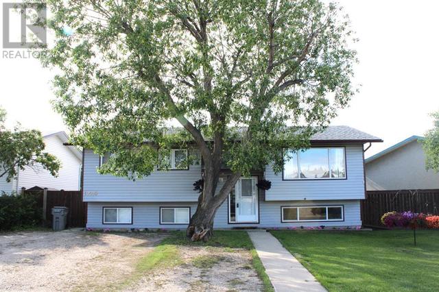 10503 92b Street, House detached with 4 bedrooms, 2 bathrooms and 3 parking in Grande Prairie AB | Card Image