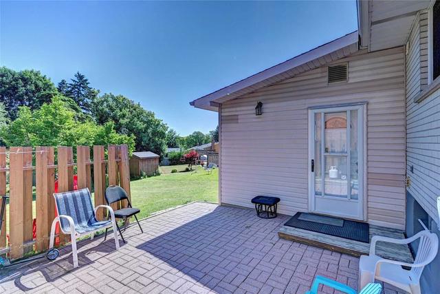 300 Dale Cres, House detached with 3 bedrooms, 3 bathrooms and 7 parking in Waterloo ON | Image 32