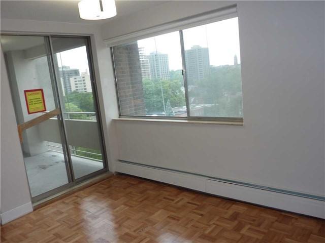 1003 - 9 Deer Park Cres, Condo with 2 bedrooms, 2 bathrooms and 1 parking in Toronto ON | Image 5