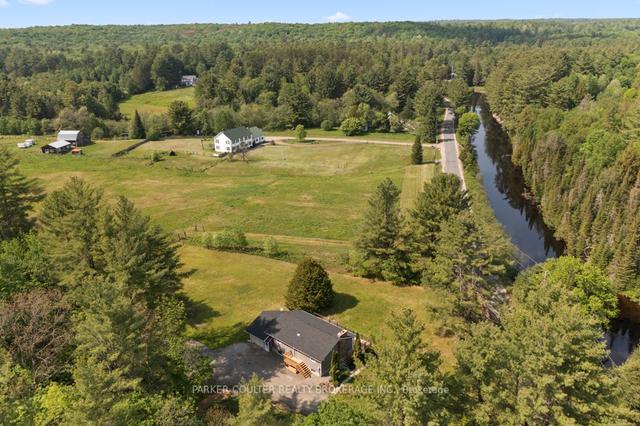 1050 Old Victoria Rd, House detached with 2 bedrooms, 3 bathrooms and 11 parking in Bracebridge ON | Image 23