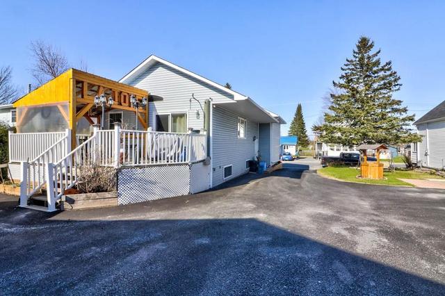 100 Dominion Street S, House detached with 3 bedrooms, 3 bathrooms and 4 parking in North Glengarry ON | Image 5