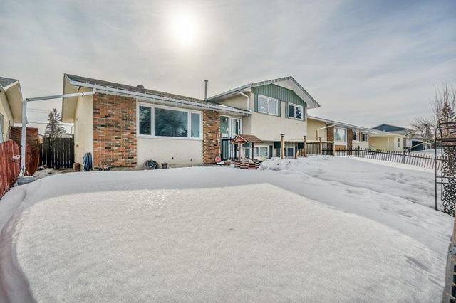 5227 5 Avenue Se, House detached with 5 bedrooms, 1 bathrooms and 2 parking in Calgary AB | Image 2