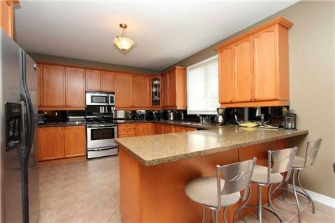 2051 Solar Pl, House detached with 4 bedrooms, 5 bathrooms and 2 parking in Oshawa ON | Image 7