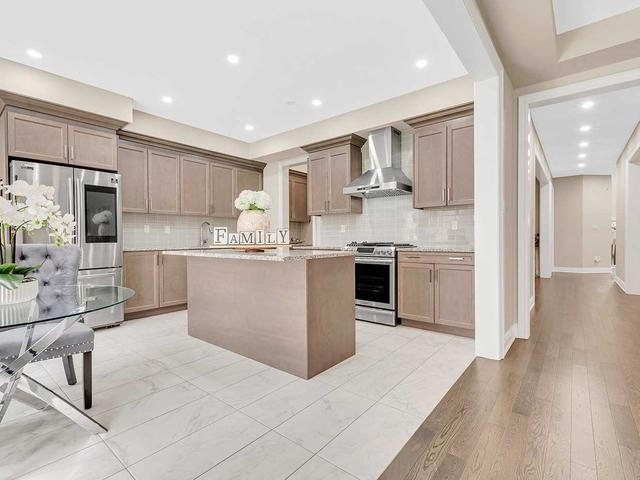126 Moffat Ave, House detached with 4 bedrooms, 7 bathrooms and 6 parking in Brampton ON | Image 5
