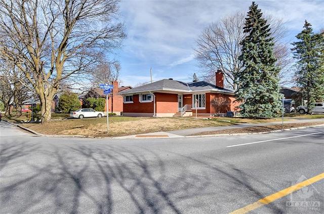 1824 Forman Avenue, House detached with 3 bedrooms, 2 bathrooms and 3 parking in Ottawa ON | Image 2