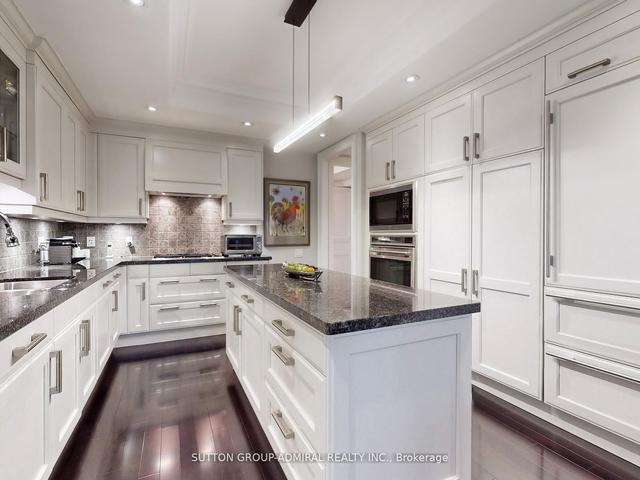 804 - 155 St Clair Ave W, Condo with 2 bedrooms, 3 bathrooms and 2 parking in Toronto ON | Image 4