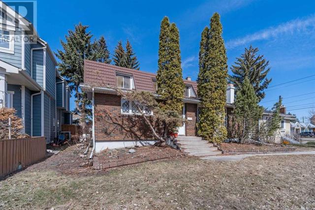 2008 20 Avenue Nw, House detached with 3 bedrooms, 2 bathrooms and 2 parking in Calgary AB | Image 3