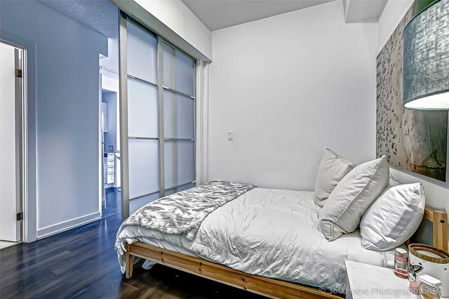 1907 - 20 Bruyeres Mews, Condo with 1 bedrooms, 1 bathrooms and 1 parking in Toronto ON | Image 6