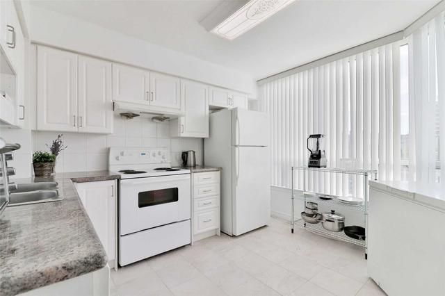 219 - 9017 Leslie St, Condo with 3 bedrooms, 2 bathrooms and 2 parking in Richmond Hill ON | Image 3