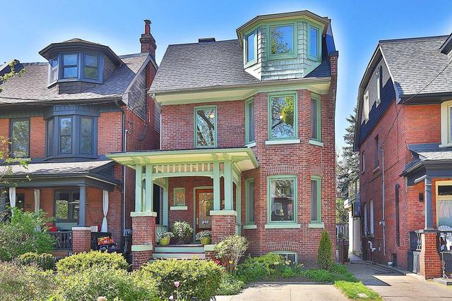 34 Simpson Ave, House detached with 5 bedrooms, 3 bathrooms and 2 parking in Toronto ON | Image 1