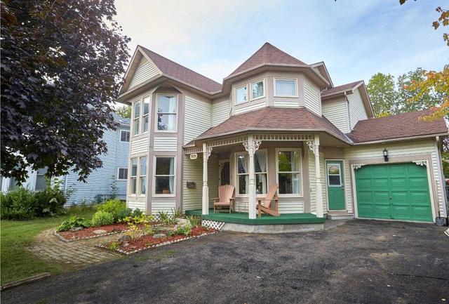 970 Linden St, House detached with 5 bedrooms, 4 bathrooms and 7 parking in Innisfil ON | Image 2