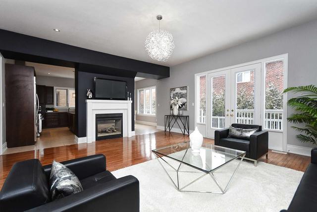 8 Hampton Park Cres, House detached with 6 bedrooms, 5 bathrooms and 2 parking in Toronto ON | Image 9