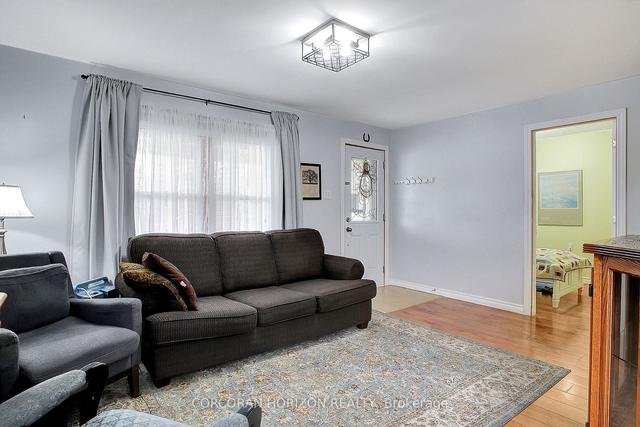 611 Garden St, House detached with 2 bedrooms, 1 bathrooms and 4 parking in Cambridge ON | Image 2