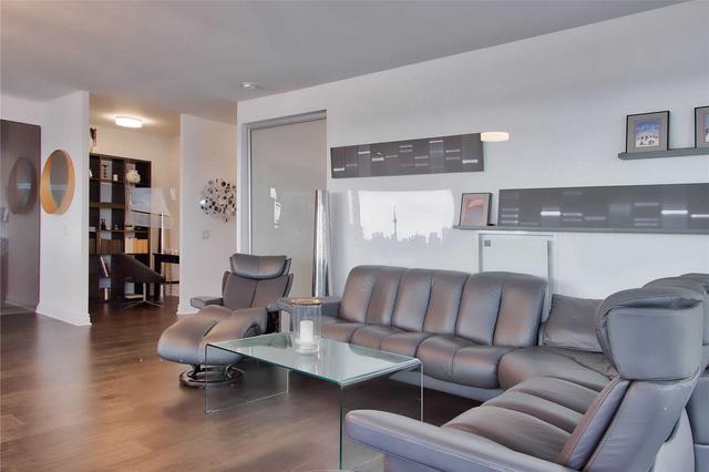 702 - 80 Marine Parade Dr, Condo with 2 bedrooms, 2 bathrooms and 2 parking in Toronto ON | Image 7