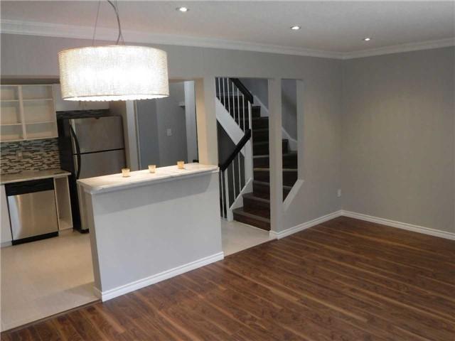 th:[h] - 6530 Glen Erin Rd, Townhouse with 3 bedrooms, 2 bathrooms and 1 parking in Mississauga ON | Image 4