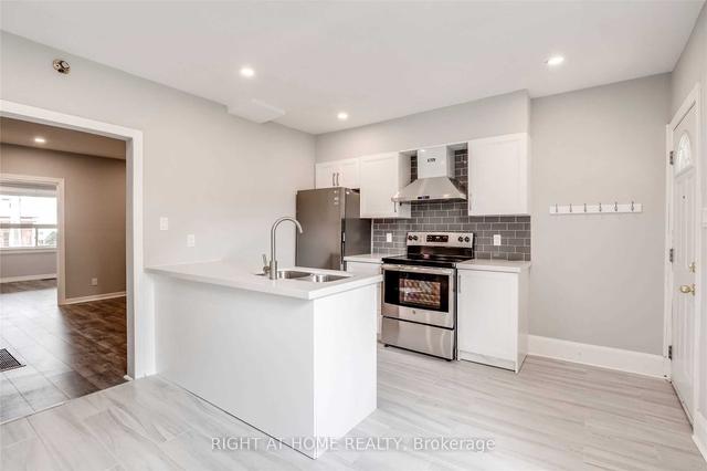2023 Dufferin St, House semidetached with 3 bedrooms, 2 bathrooms and 3 parking in Toronto ON | Image 2