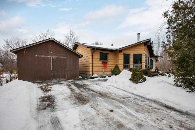 3 Glenview Ave, House detached with 3 bedrooms, 1 bathrooms and 3 parking in Georgina ON | Image 1