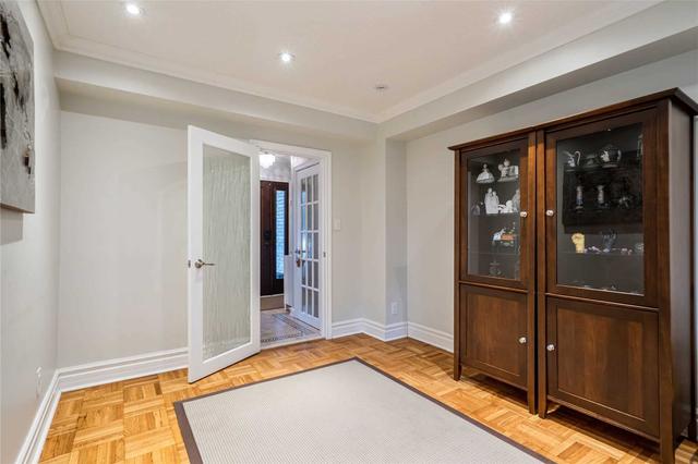 22 Cranleigh Crt, House detached with 3 bedrooms, 2 bathrooms and 10 parking in Toronto ON | Image 17