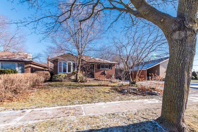 679 Central Park Blvd N, House detached with 2 bedrooms, 2 bathrooms and 2 parking in Oshawa ON | Image 1
