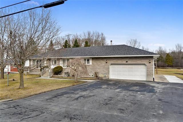 8375 County Rd 15, House detached with 3 bedrooms, 1 bathrooms and 8 parking in Augusta ON | Image 12