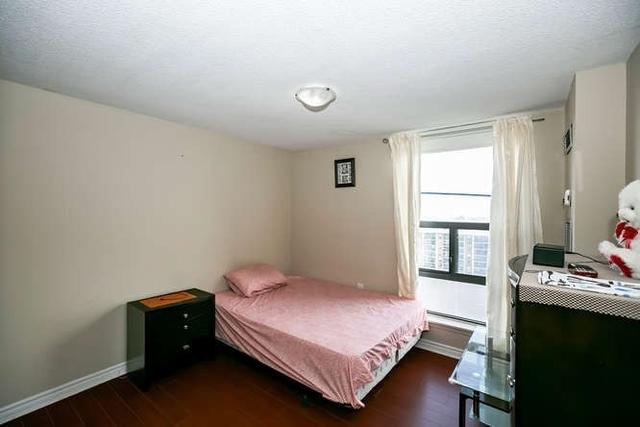 2302 - 18 Knightsbridge Rd, Condo with 3 bedrooms, 2 bathrooms and 1 parking in Brampton ON | Image 5
