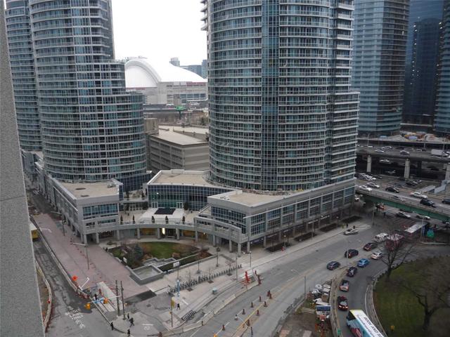 1801 - 77 Harbour Sq, Condo with 1 bedrooms, 1 bathrooms and 1 parking in Toronto ON | Image 5