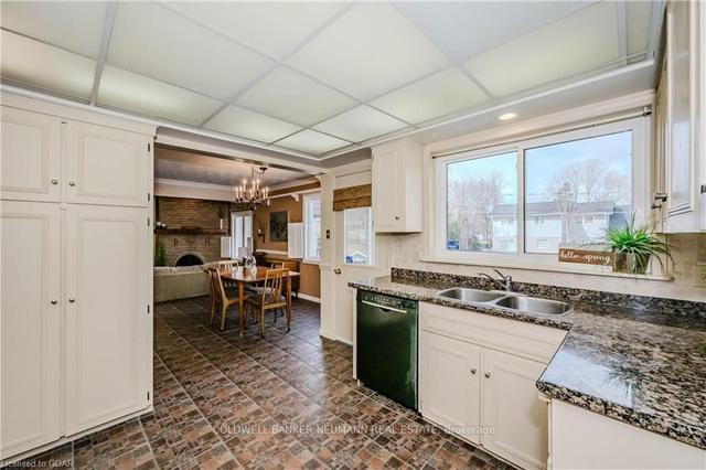 25 Columbus Cres, House detached with 3 bedrooms, 3 bathrooms and 4 parking in Guelph ON | Image 13
