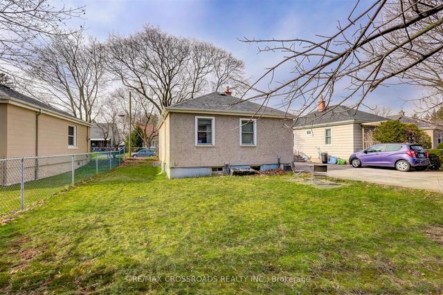 91 Gary Ave, House detached with 2 bedrooms, 2 bathrooms and 2 parking in Hamilton ON | Image 18