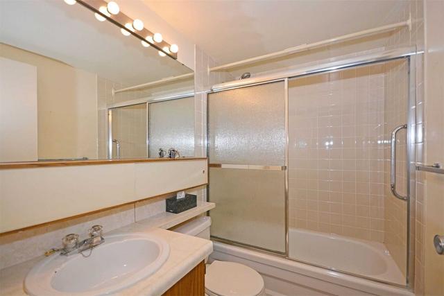 411 - 270 Scarlett Rd, Condo with 3 bedrooms, 2 bathrooms and 1 parking in Toronto ON | Image 6