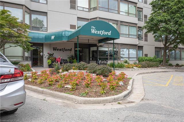 703 - 744 Wonderland Road S, House attached with 3 bedrooms, 2 bathrooms and null parking in London ON | Image 2