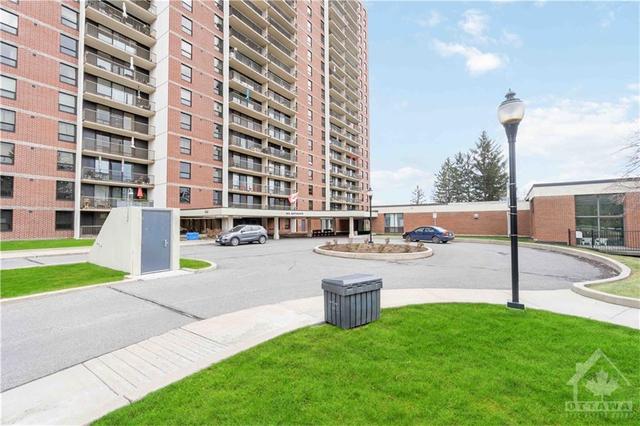 112 - 665 Bathgate Drive, Condo with 2 bedrooms, 1 bathrooms and 1 parking in Ottawa ON | Image 2