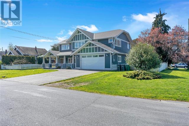 157 Maddock Ave W, House detached with 5 bedrooms, 4 bathrooms and 4 parking in Saanich BC | Image 2