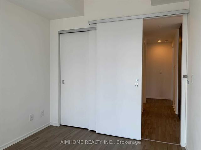 1004 - 1 Bloor St E, Condo with 2 bedrooms, 2 bathrooms and 0 parking in Toronto ON | Image 5
