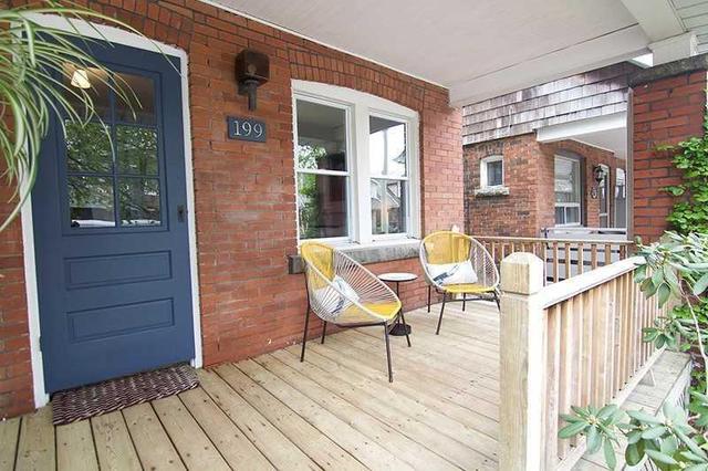 199 Springdale Blvd, House semidetached with 3 bedrooms, 1 bathrooms and 1 parking in Toronto ON | Image 2