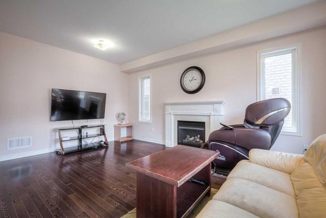 1216 Stuffles Cres, House detached with 4 bedrooms, 4 bathrooms and 4 parking in Newmarket ON | Image 5