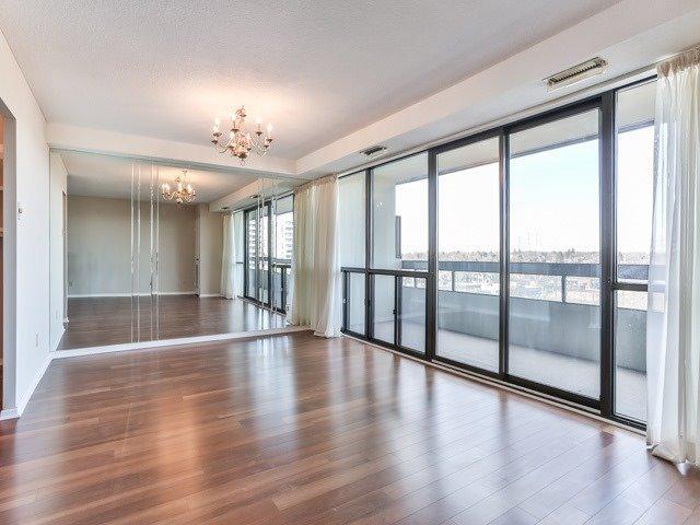 806 - 8111 Yonge St, Condo with 3 bedrooms, 2 bathrooms and 1 parking in Markham ON | Image 6